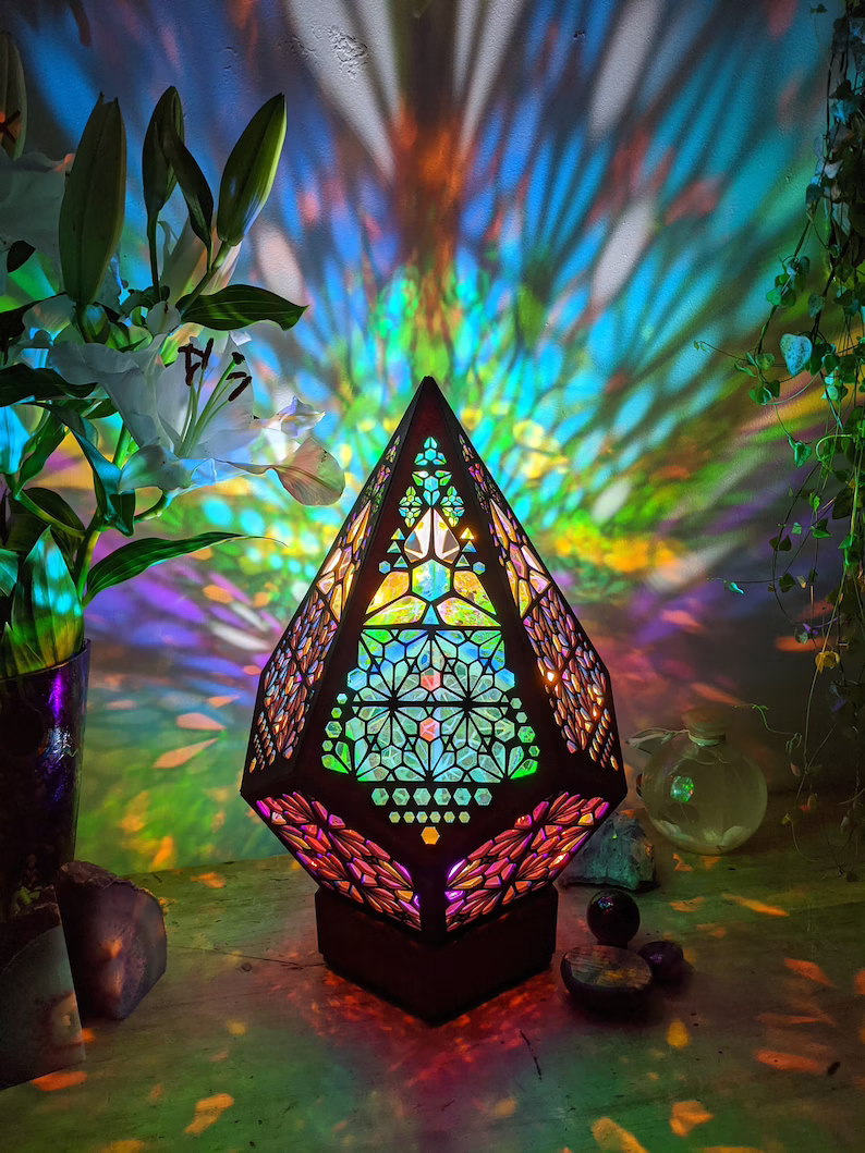 Glass-In-Leaded Style LED Table Lamp - LumiAura