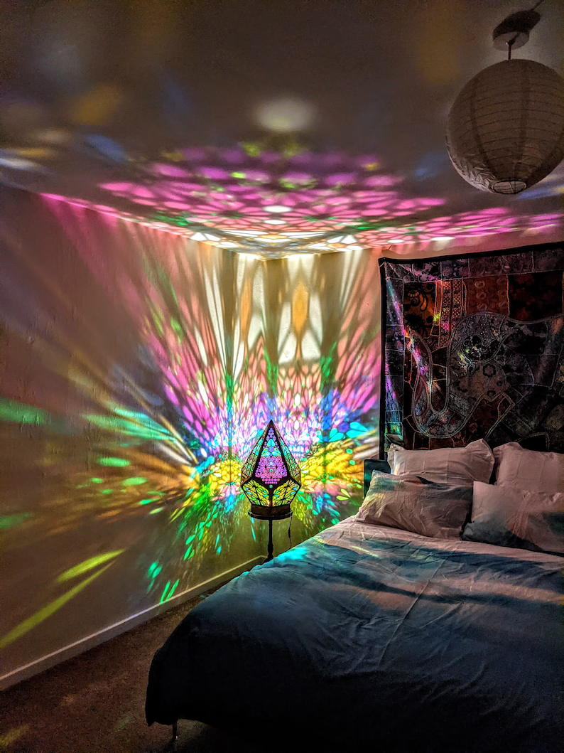 Glass-In-Leaded Style LED Table Lamp - LumiAura