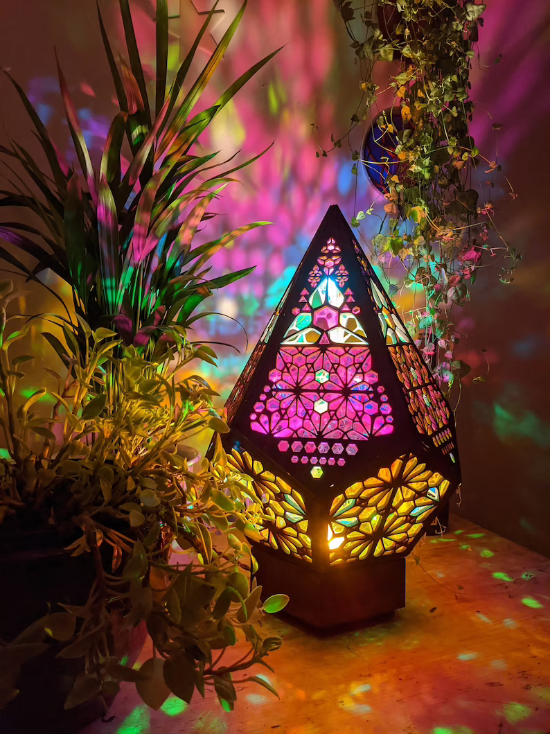 Glass-In-Leaded Style LED Table Lamp - LumiAura