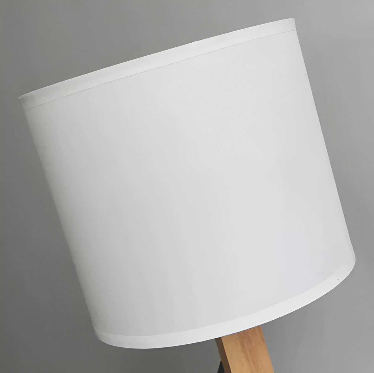 Flexible Robot Desk Lamp made of Solid Wood – LumoBot