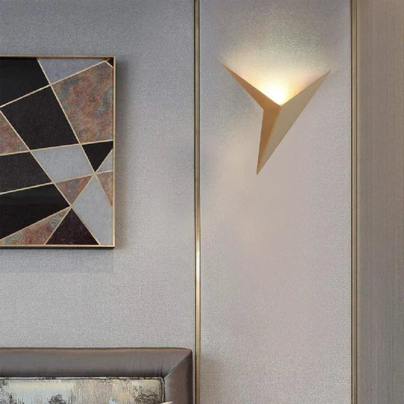 Modern Triangular Wall Lamp - TrigoLux