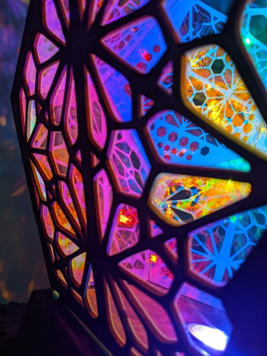 Glass-In-Leaded Style LED Table Lamp - LumiAura