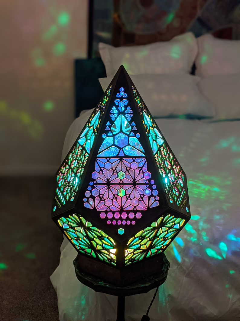 Glass-In-Leaded Style LED Table Lamp - LumiAura