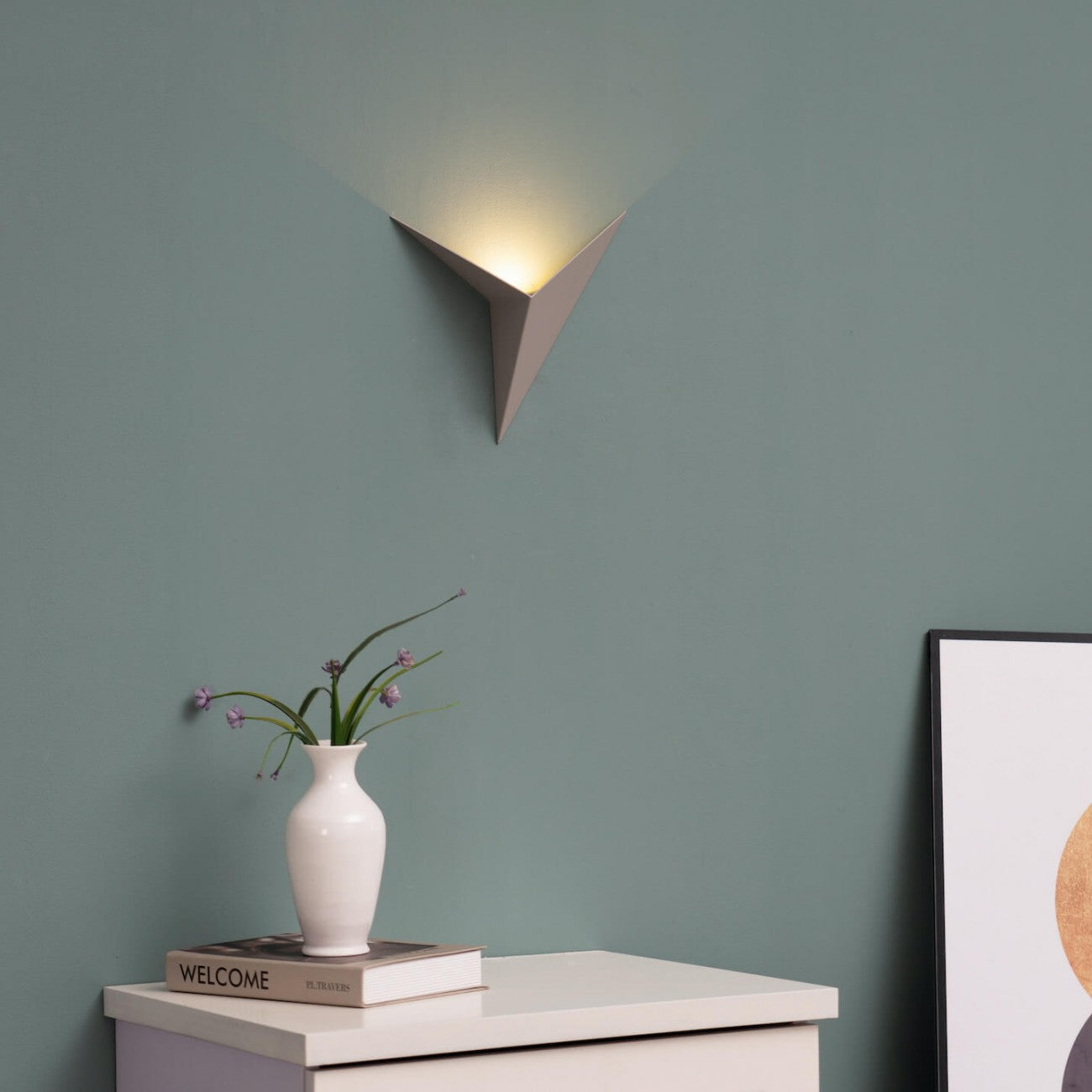 Modern Triangular Wall Lamp - TrigoLux
